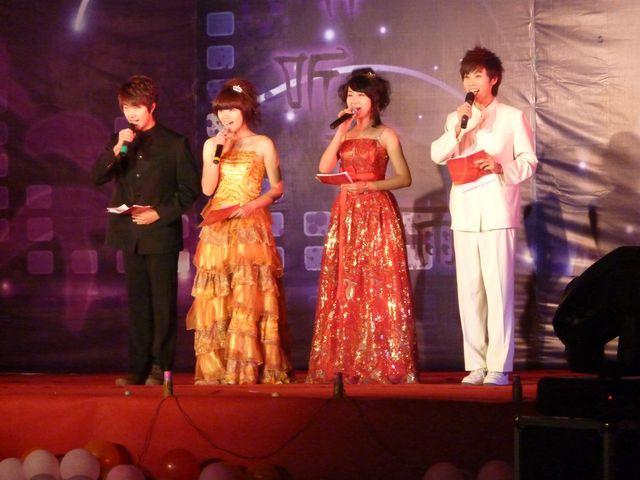 yl6809永利官网举办创先争优活动展示会暨2010级迎新晚会-01